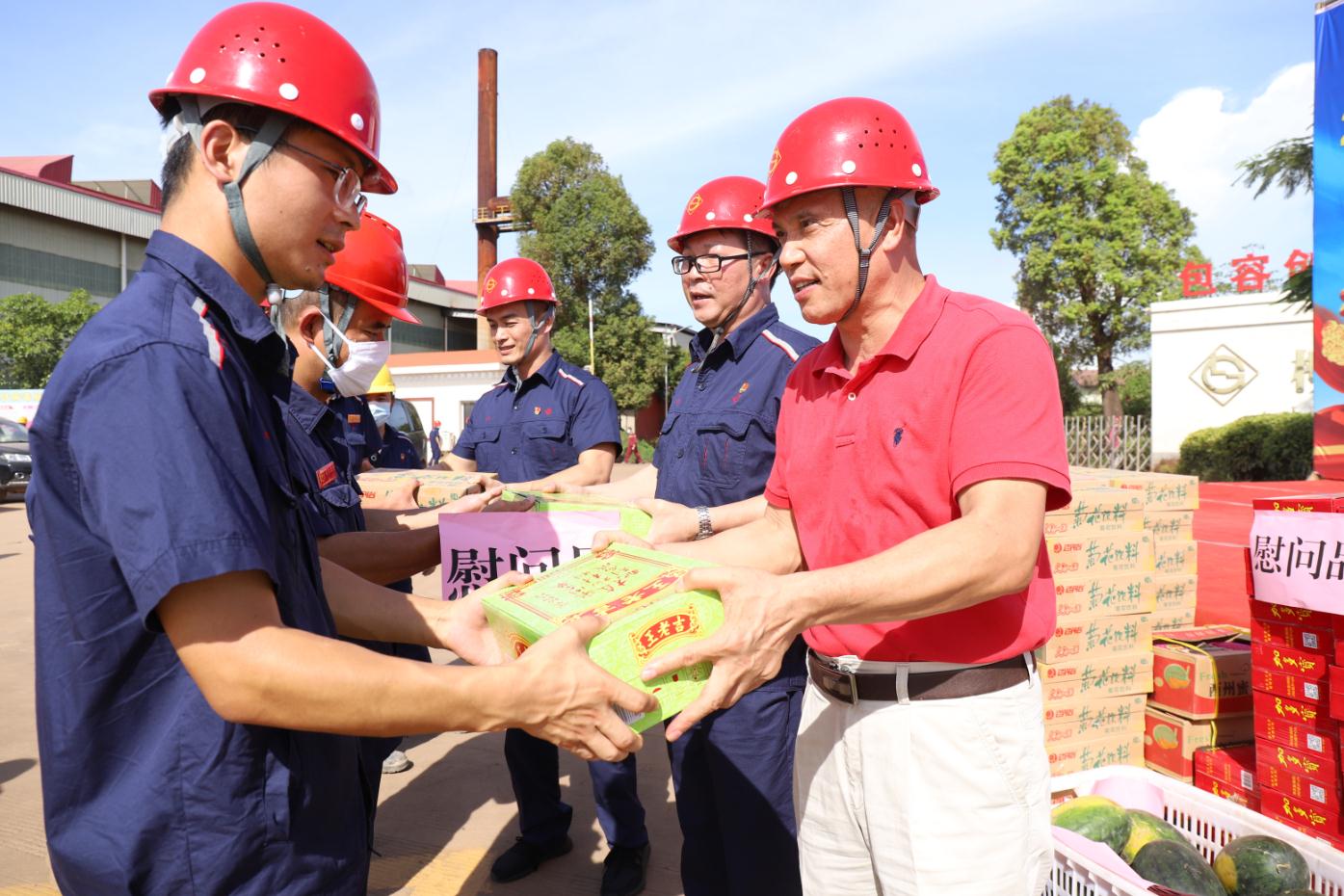 暖心！柳州市總工會(huì)、柳鋼集團(tuán)工會(huì)送來(lái)陣陣清涼